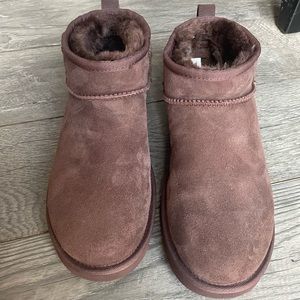 UGG Ultra Classic Mini
burnt cedar